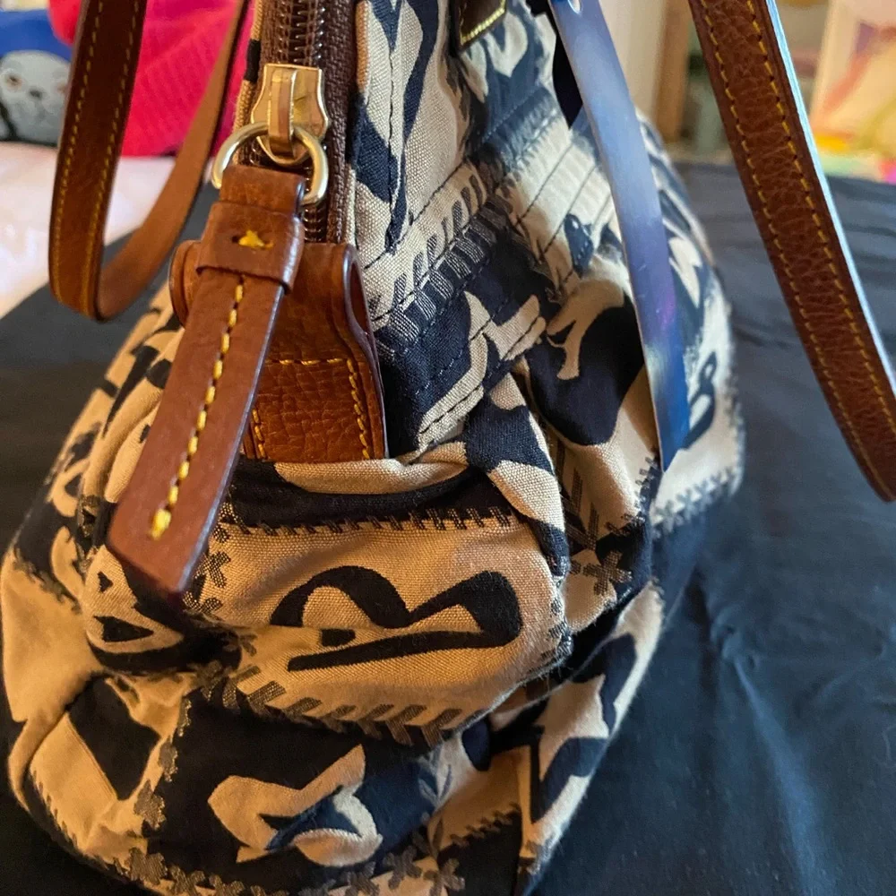 Dooney & Bourke Black and Tan Pattern Shoulder Bag - Picture 5 of 11